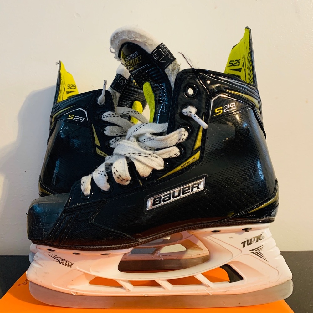 Boys Bauer Supreme hockey skate